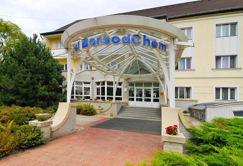 Hotel Borsodchem Kazincbarcika Exterior photo